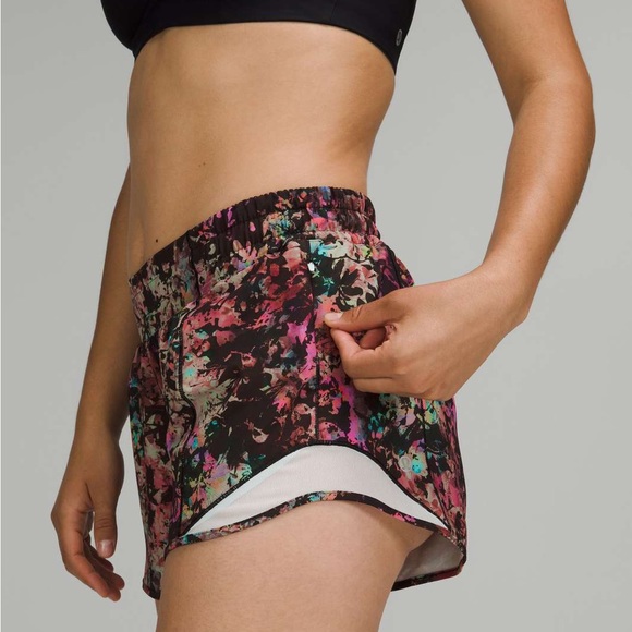 Lululemon Hotty Hot Low-Rise Lined Shorts 4” - Picture 2 of 6